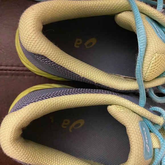 ASICS - Picture 2 of 3